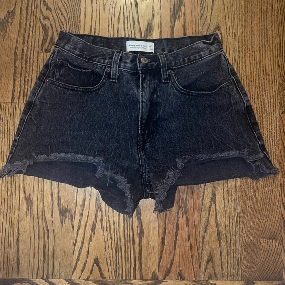 Abercrombie & Fitch Mid Rise Boyfriend Short - Size 0